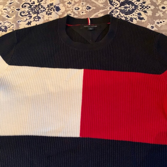 Tommy Hilfiger Designer Sweater. Very stylish! Item is brand new and never worn - Picture 2 of 4